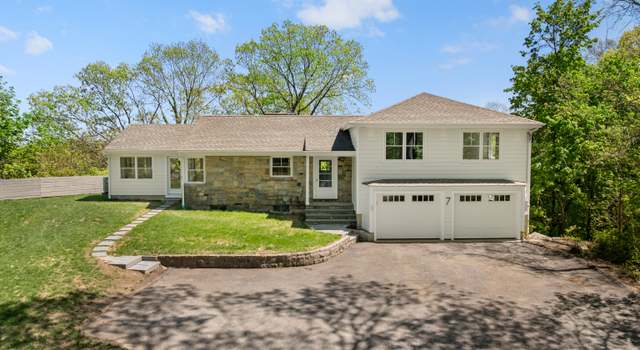 Photo of 7 Richmond Hill Rd, Norwalk, CT 06854