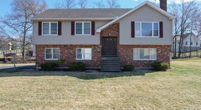 Photo of 28 Redwood Ln, Berlin, CT 06023