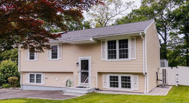 Photo of 10 Carriage Dr, Naugatuck, CT 06770