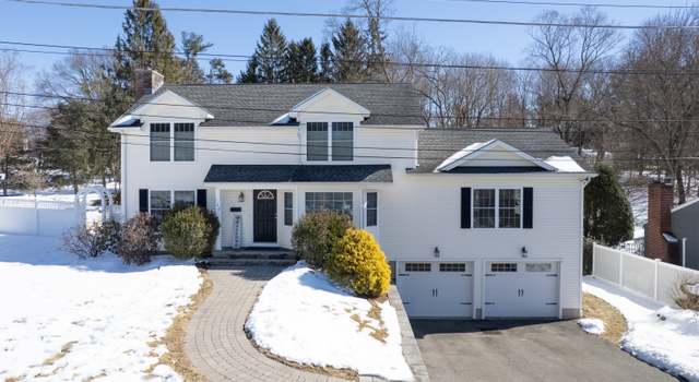 Photo of 104 Ridgeview Pl, Cheshire, CT 06410