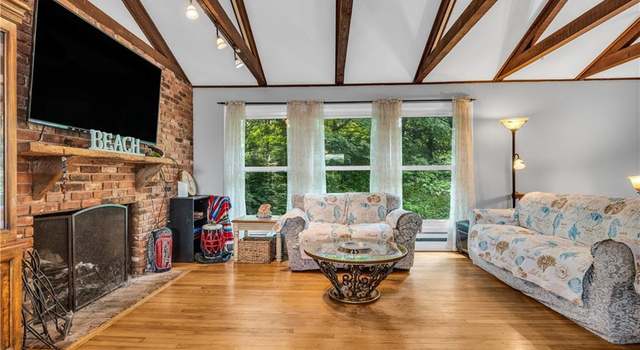 Photo of 136 Yankee Peddler Path, Madison, CT 06443