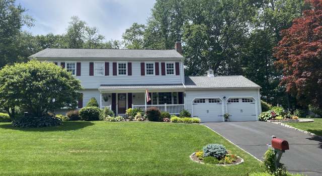 Photo of 15 Royalwood Ct, Cheshire, CT 06410