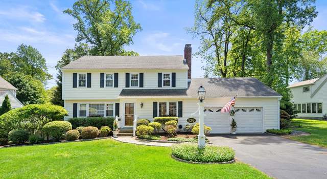 Photo of 129 Brookmere Dr, Fairfield, CT 06824