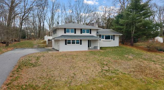 Photo of 19 Connshire Dr, Waterford, CT 06385