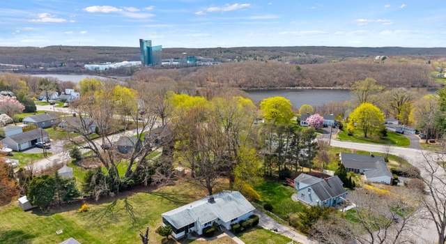 Photo of 13 Ridgewood Dr, Norwich, CT 06360