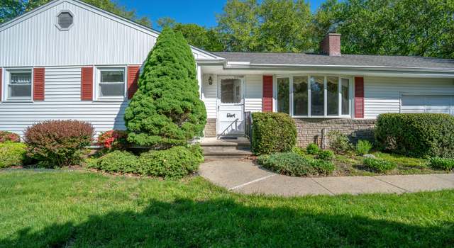 Photo of 514 Carriage Dr, Orange, CT 06477