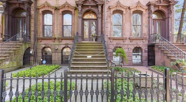 Photo of 560 Chapel St, New Haven, CT 06511