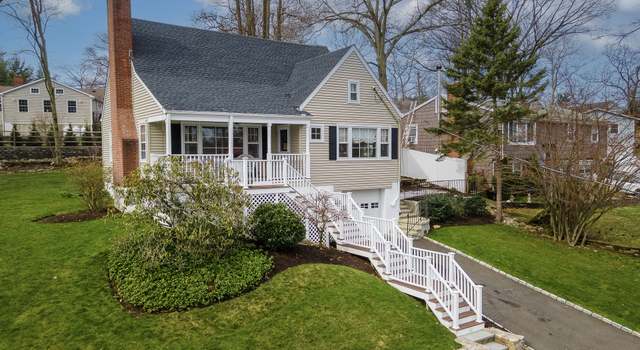 Property at 241 Knollwood Dr, Fairfield, CT 06824, 3 beds, 2 baths