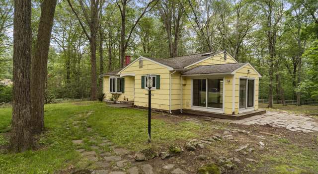 Photo of 306 Upper Grassy Hill Rd, Woodbury, CT 06798