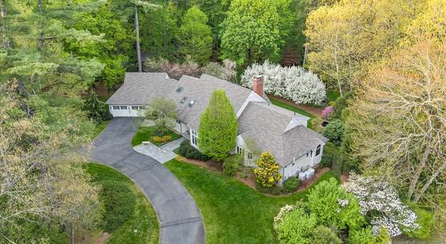 Photo of 10 White Pine Ln, West Hartford, CT 06107