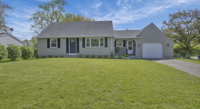Photo of 37 Litchfield Dr, Enfield, CT 06082