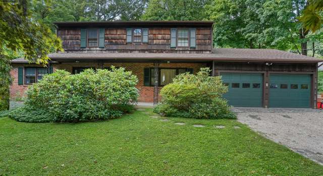 Photo of 2 Hollow Spring Rd, Norwalk, CT 06854