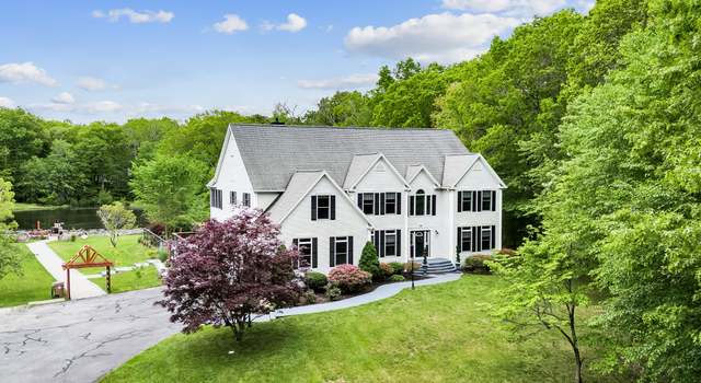Photo of 19 Cedarbrook Ln, East Lyme, CT 06333