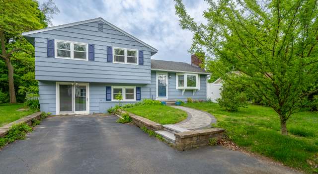 Photo of 14 Bassett Rd, Branford, CT 06405