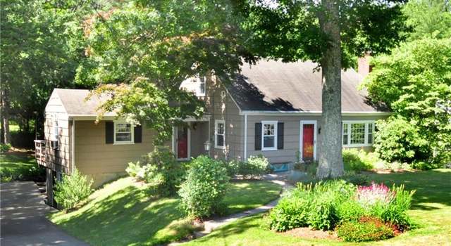 Photo of 7 Robin Rd, Simsbury, CT 06070
