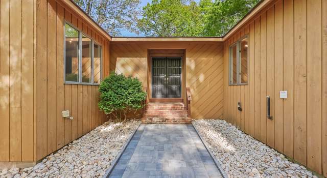 Photo of 2165 Shepard Ave, Hamden, CT 06518