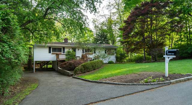 Photo of 16 Wakerobin Rd, Norwalk, CT 06851