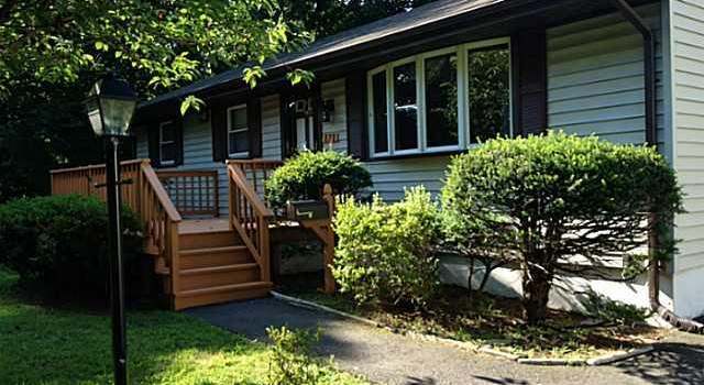 Photo of 171 Walnut St, Milford, CT 06461