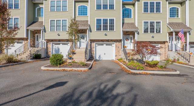 Photo of 12 Oak Meadows Dr #12, Brookfield, CT 06804