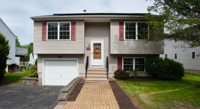 Photo of 4 Fox Run Ln, New Hartford, CT 06057