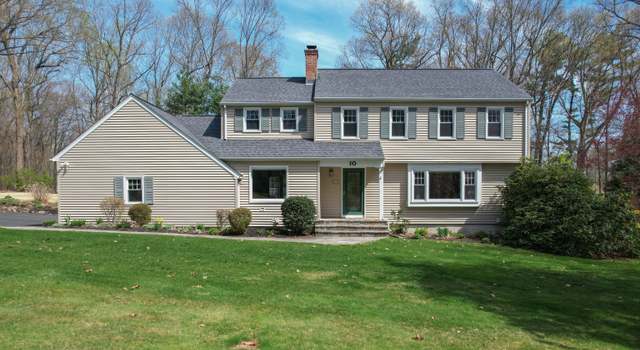 Photo of 10 Arrowleaf Ct, Cheshire, CT 06410