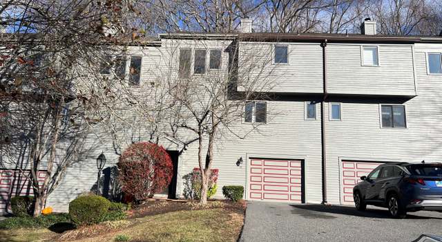 Photo of 31 Ledgewood Dr #31, Brookfield, CT 06804