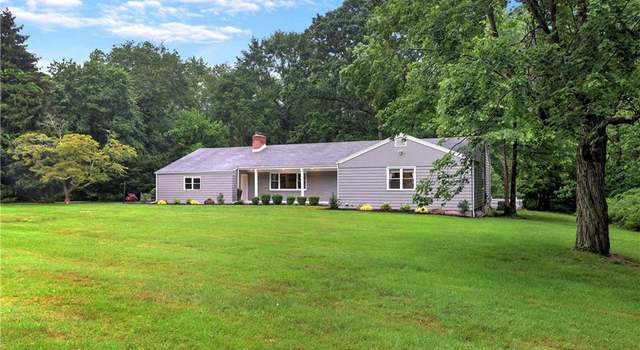 Photo of 15 Tumblebrook Rd, Woodbridge, CT 06525