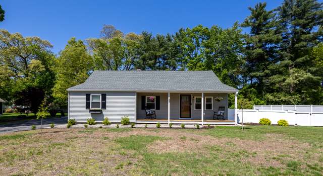 Photo of 24 White Oak Ln, Simsbury, CT 06070