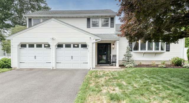 Photo of 32 Patriot Ln, Newington, CT 06111