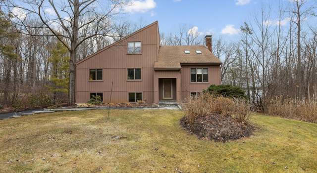 Photo of 20 Lakecrest Dr, Danbury, CT 06811