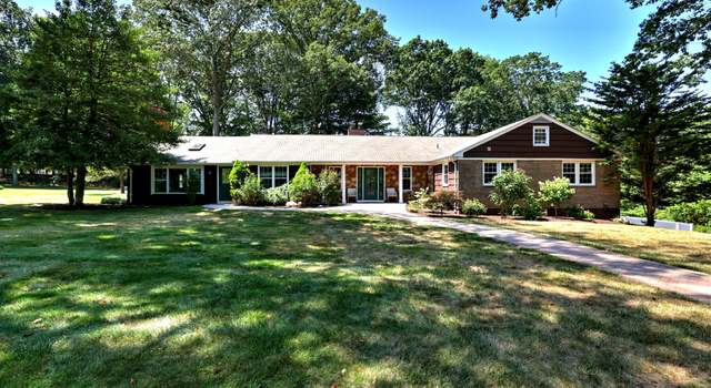 Photo of 700 Royal Ln, Orange, CT 06477