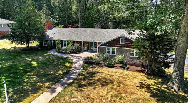 Photo of 700 Royal Ln, Orange, CT 06477