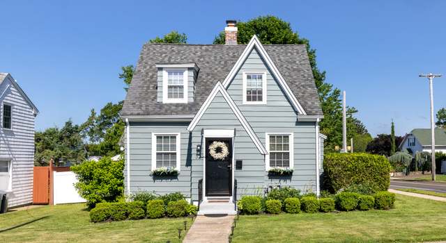 Photo of 32 Holcomb St, West Haven, CT 06516