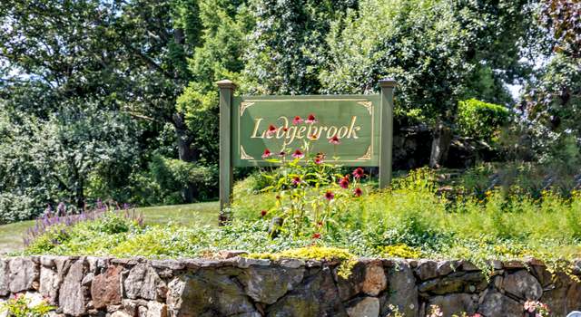 Photo of 44 Ledgebrook Dr, Norwalk, CT 06854