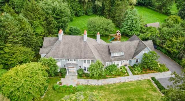 Photo of 2 Sparrow Ln, Greenwich, CT 06830