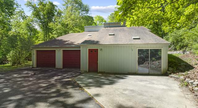 Photo of 190 Old Colchester Rd, Waterford, CT 06375