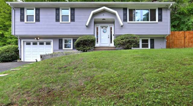 Photo of 6 Snowapple Ln, Milford, CT 06460