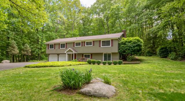 Photo of 4 Leopard Dr, Newtown, CT 06482