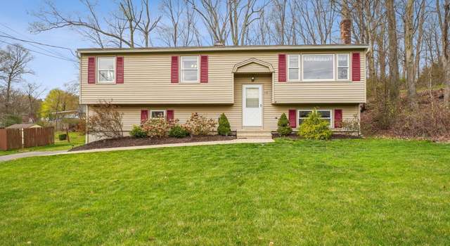 Photo of 33 Summerwood Dr, Wallingford, CT 06492
