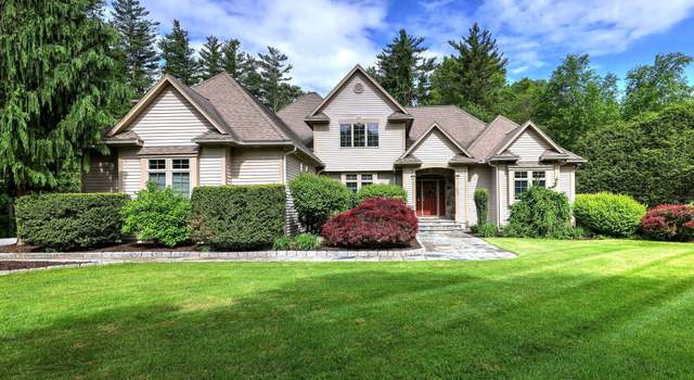 Photo of 395 Isinglass Rd, Shelton, CT 06484