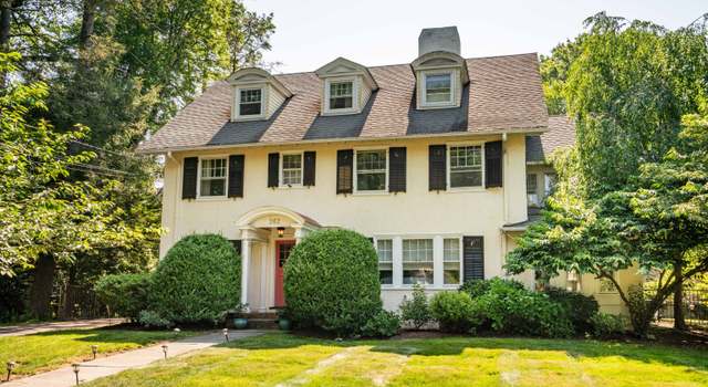Property at 262 Kenyon St, Hartford, CT 06105, 6 beds, 4.5 baths