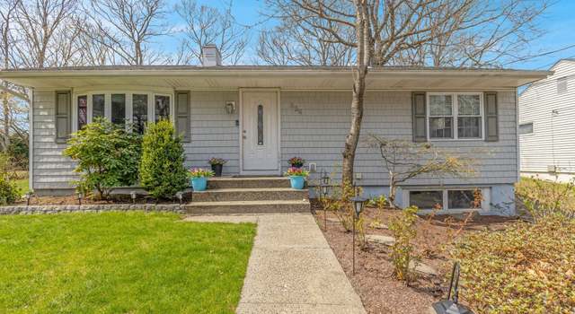 Photo of 654 Bradley St, East Haven, CT 06512