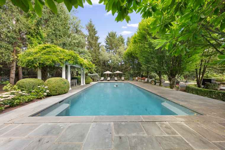 Photo of 12 Old Hill Farms Rd Westport, CT 06880