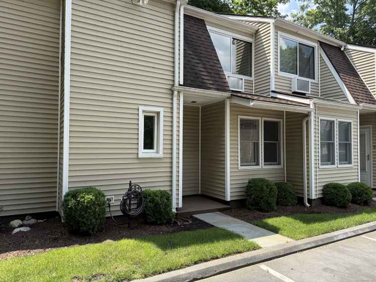 Photo of 30 De Bera Ln Apt 2 Stamford, CT 06902
