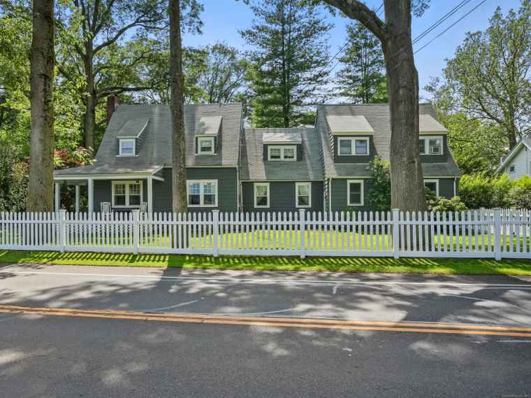 Photo of 2 Clearview Ave Norwalk, CT 06851