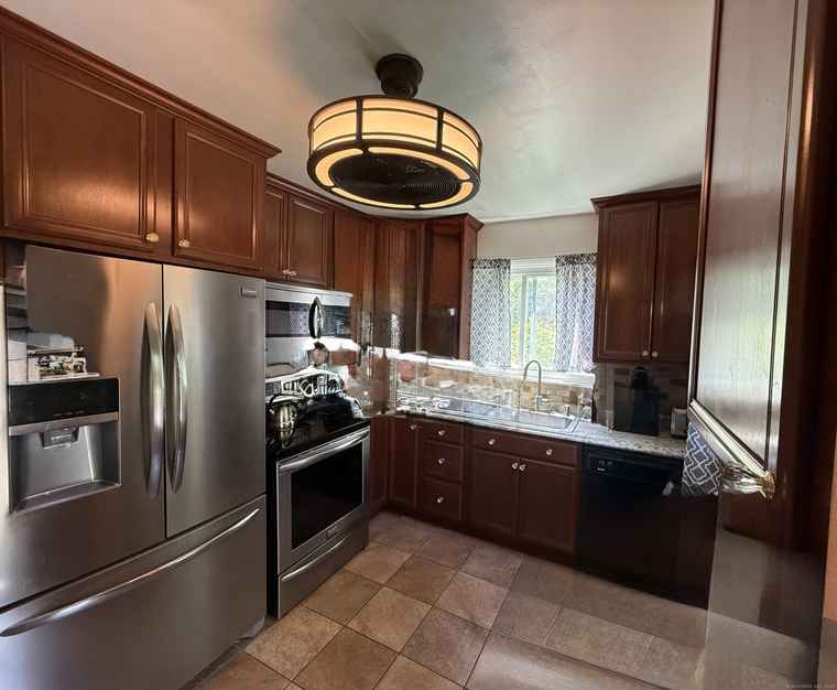 Photo of 6 Rose Ln Unit 6-53 Danbury, CT 06811