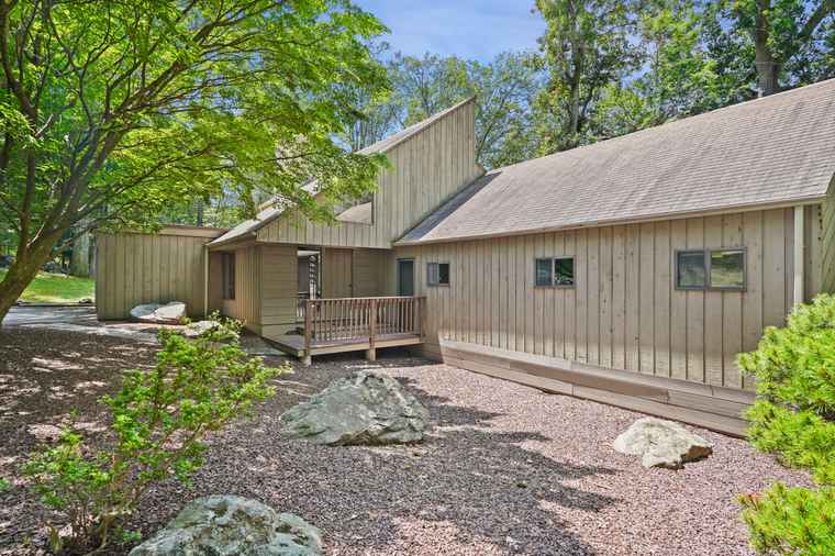 Photo of 1016 Rock Rimmon Rd Stamford, CT 06903