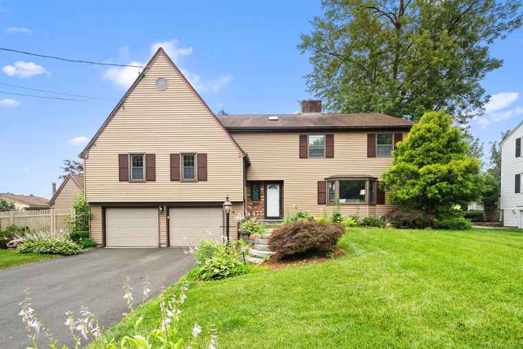 Photo of 39 Pheasant Hill Dr West Hartford, CT 06107