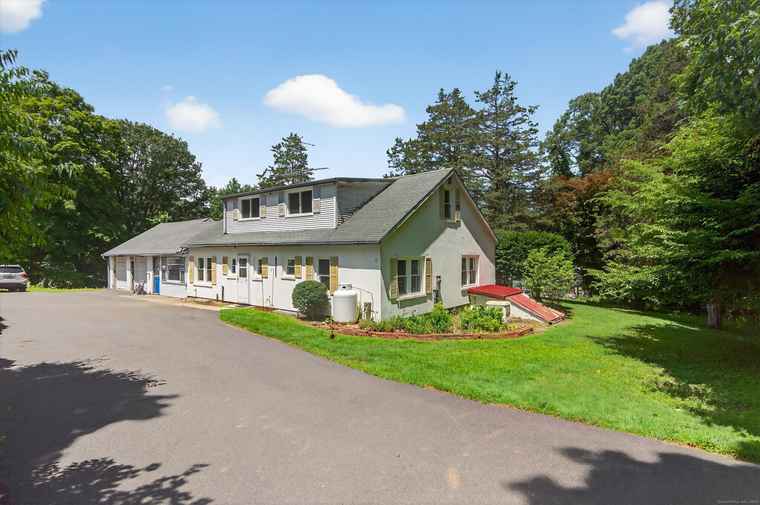 Photo of 3 Moody Ln Danbury, CT 06811