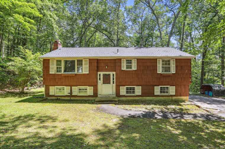 Photo of 10 New Light Dr Danbury, CT 06810